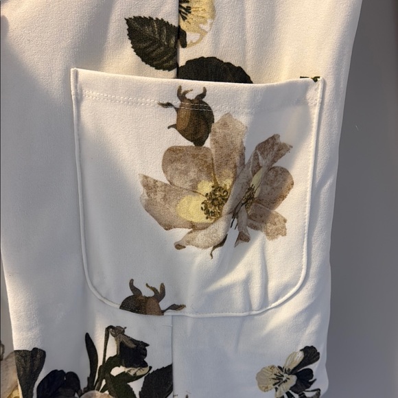 Floral Women's Jacket in Cream by LulaRoe - Picture 4 of 9